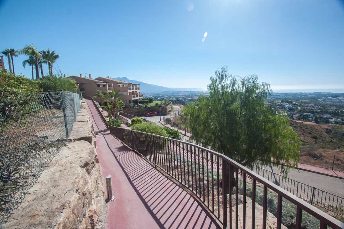 Condominium in Benahavís, Andalusia 11402768