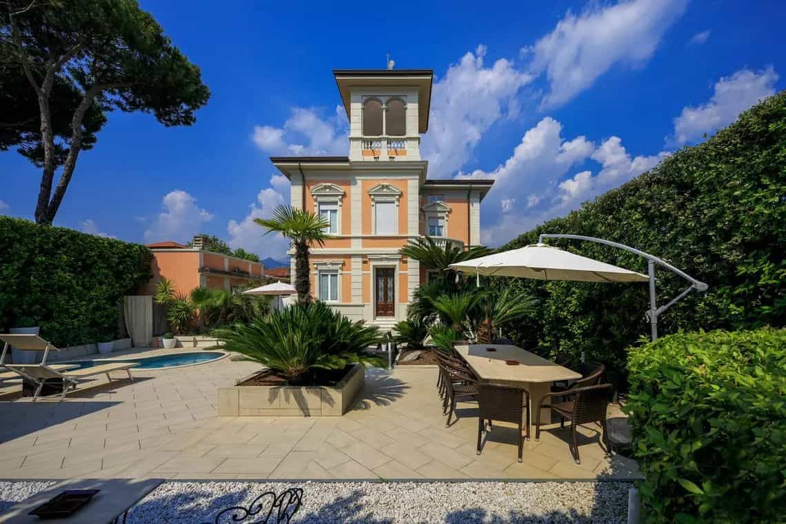 House in Forte dei Marmi, Tuscany 11403187