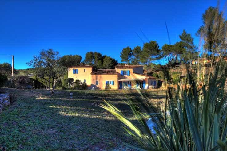 Talo sisään Salernes, Provence-Alpes-Cote d'Azur 11403833