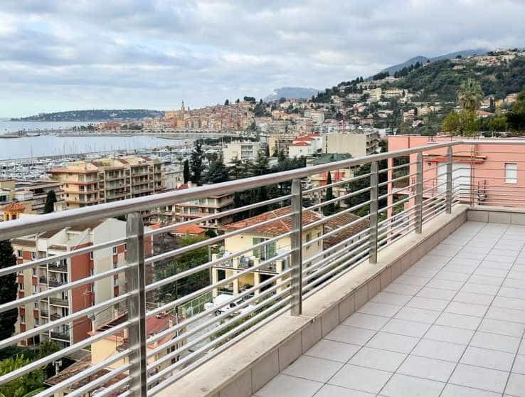 Condominium in Menton, Provence-Alpes-Cote d'Azur 11403899