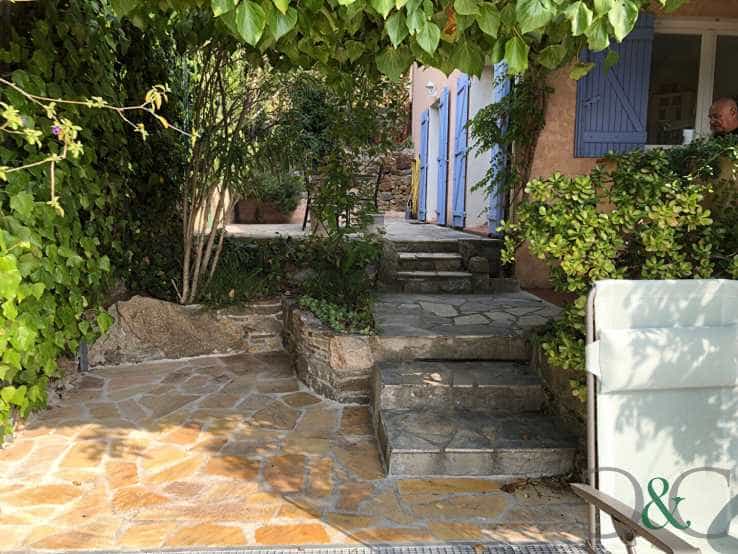 بيت في Le Lavandou, Provence-Alpes-Cote d'Azur 11403996