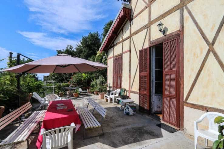 House in Menton, Provence-Alpes-Côte d'Azur 11404089