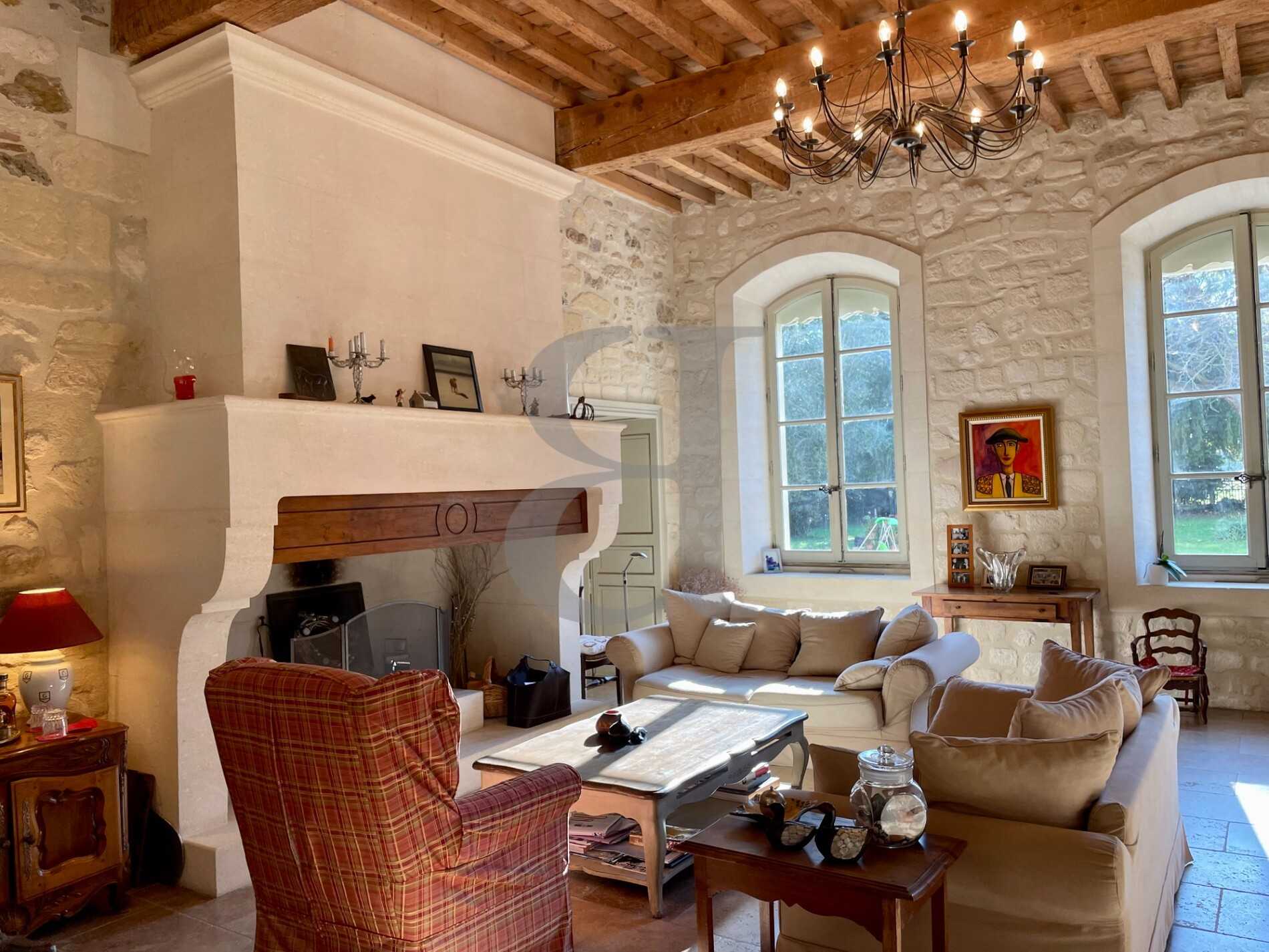 Casa nel Arles, Provence-Alpes-Côte d'Azur 11404136