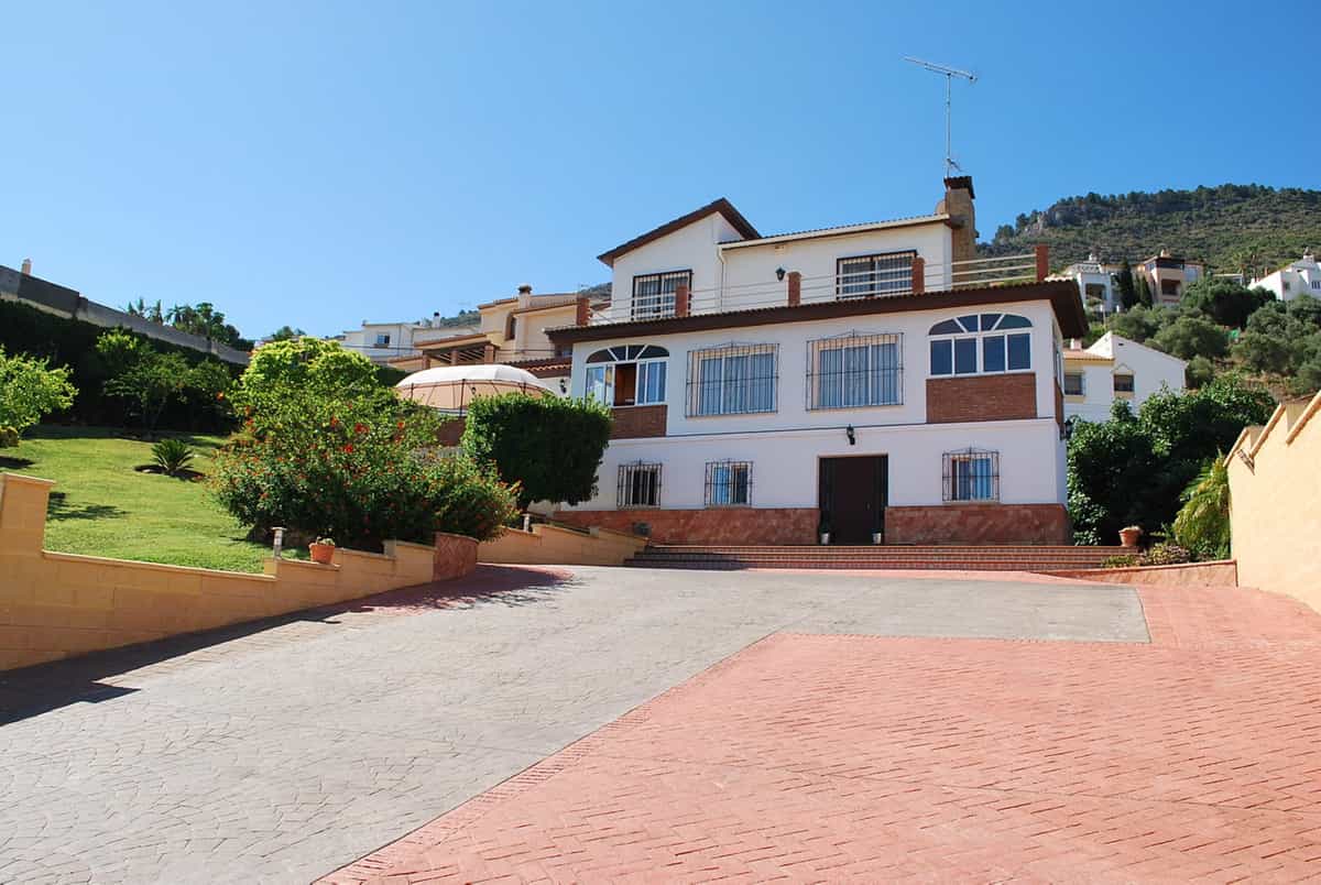 Casa nel Alhaurín de la Torre, Andalusia 11404188