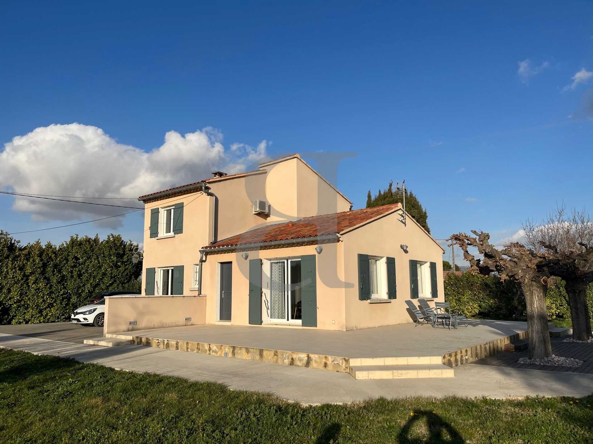 Hus i Jonquieres, Provence-Alpes-Cote d'Azur 11404203