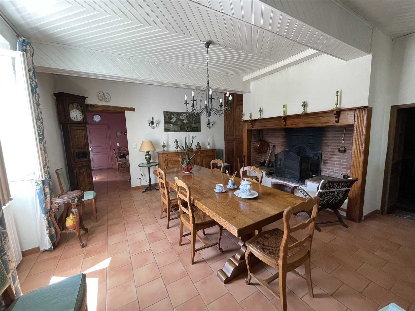 بيت في Seissan, Occitanie 11404300