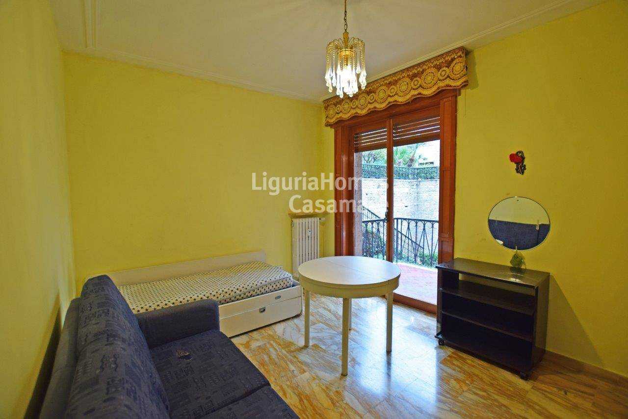 Condominium dans Ospedaletti, Ligurie 11404665
