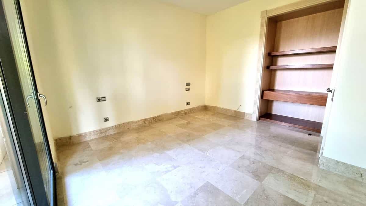 Condominium in , Castile and León 11404680