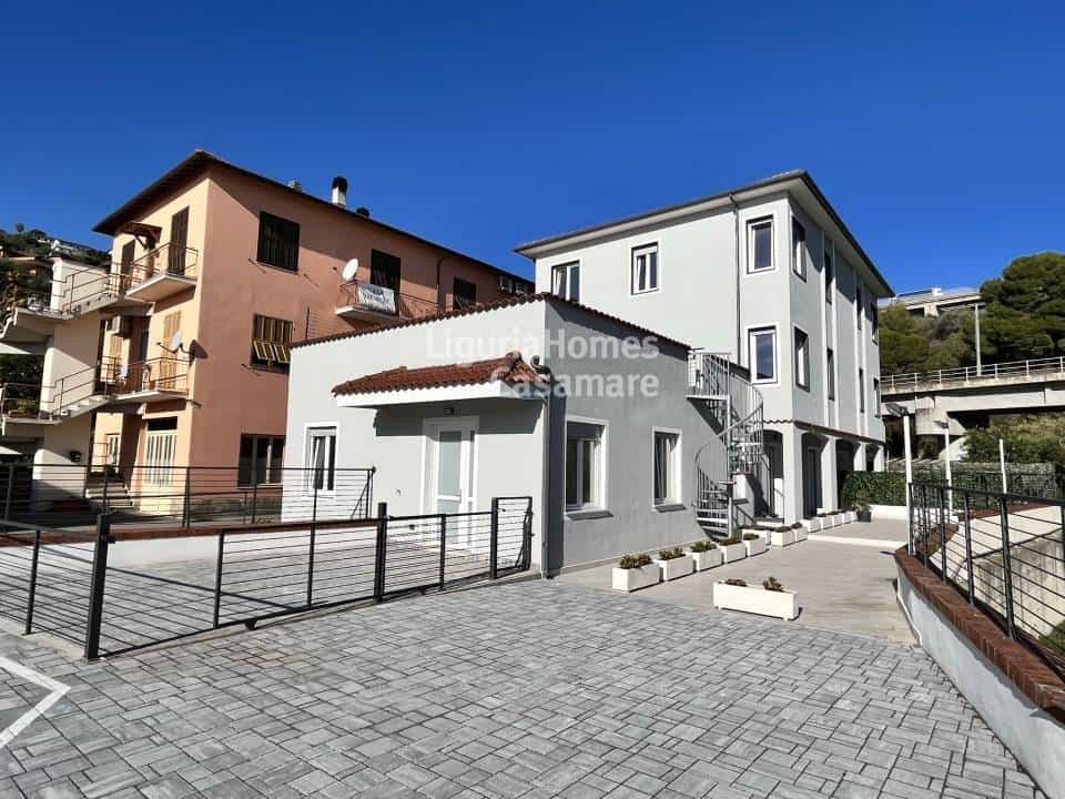 Condominium in San Lorenzo al Mare, Ligurië 11404686