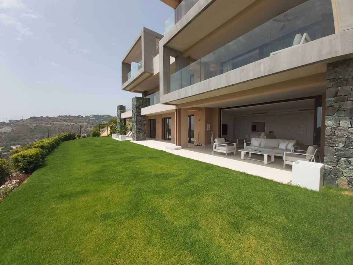 Condominium in San Pedro de Alcantara, Andalusia 11405216