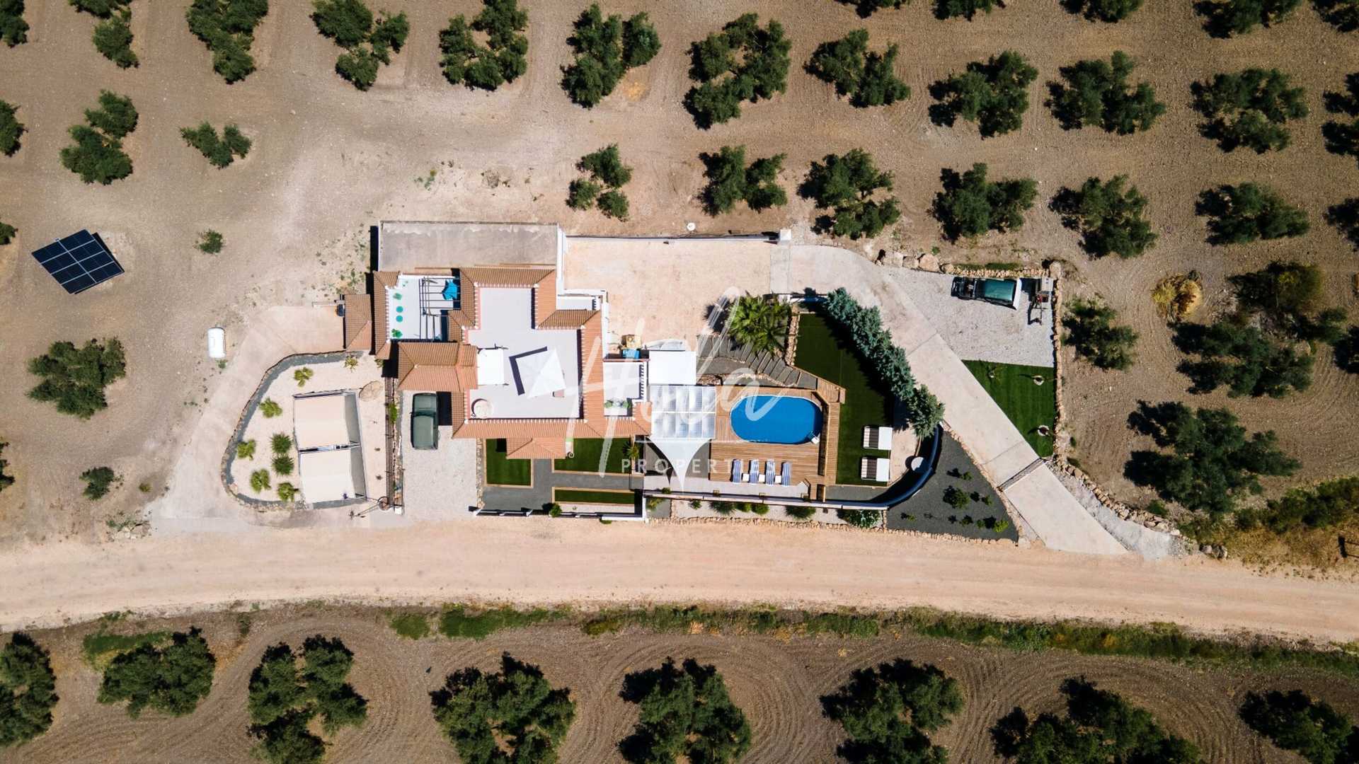 房子 在 Iznajar, Andalusia 11405356