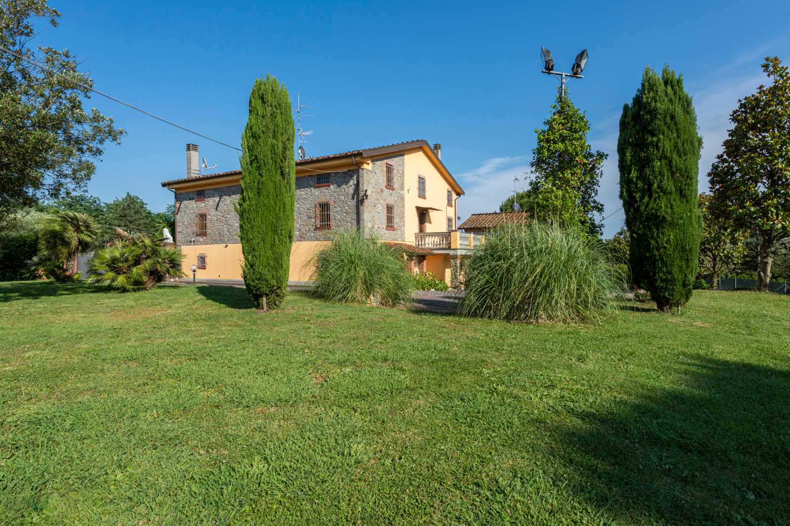 Rumah di Sant'Andrea di Compito, Toskana 11405416