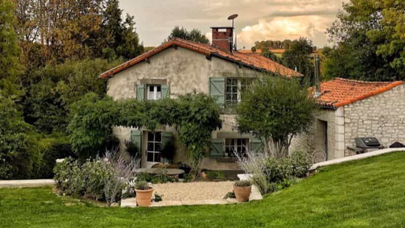 Casa nel Vernoux-en-Gâtine, Nouvelle-Aquitaine 11405626