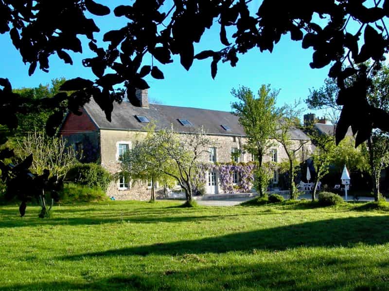Rumah di Saint-Symphorien-le-Valois, Normandia 11405627