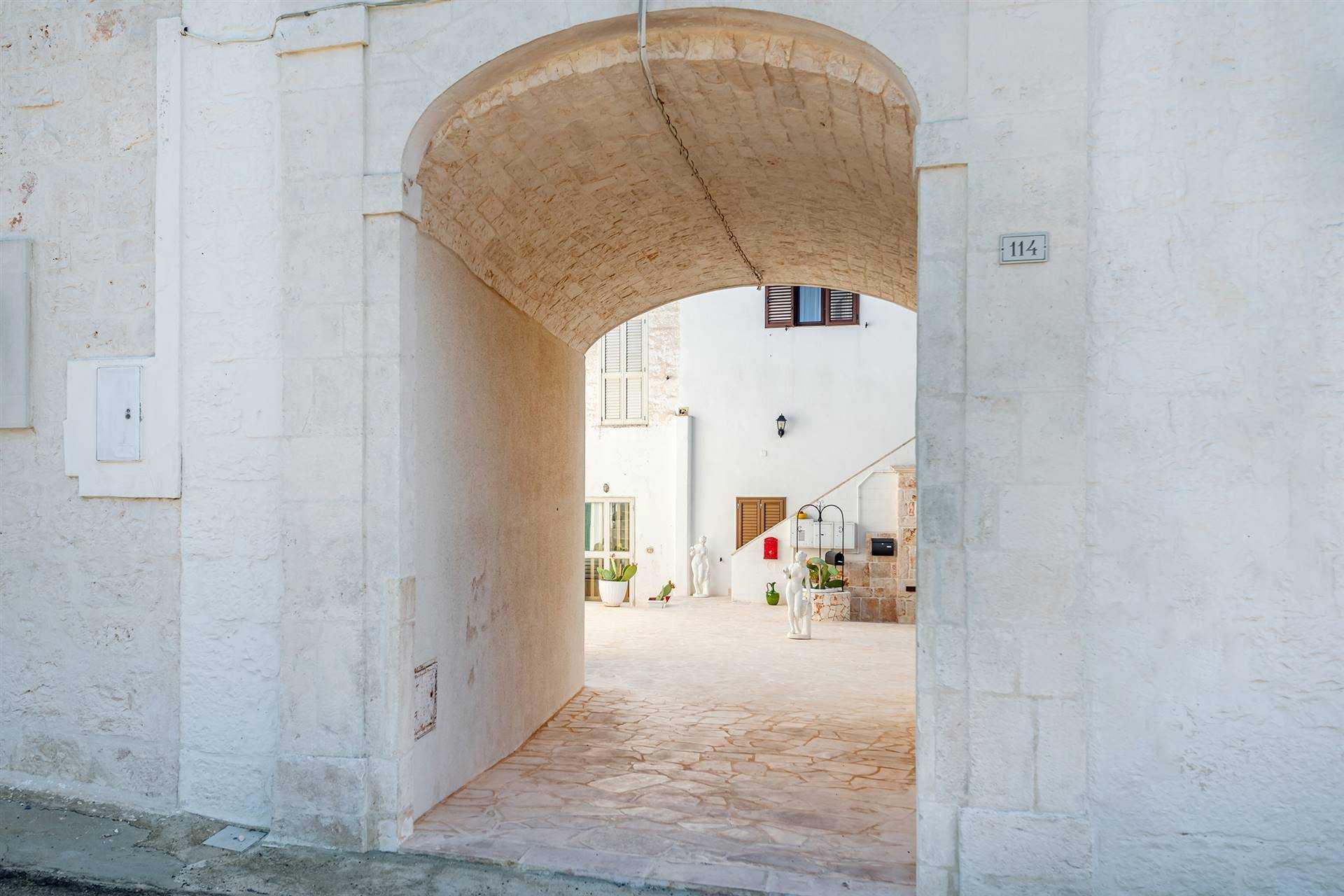 عمارات في Cisternino, Puglia 11405662