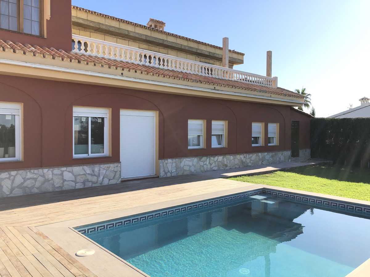 House in Fuengirola, Andalusia 11405845