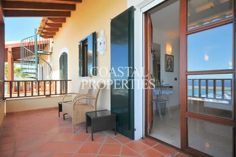 Condominium in Portals Nous, Illes Balears 11405853