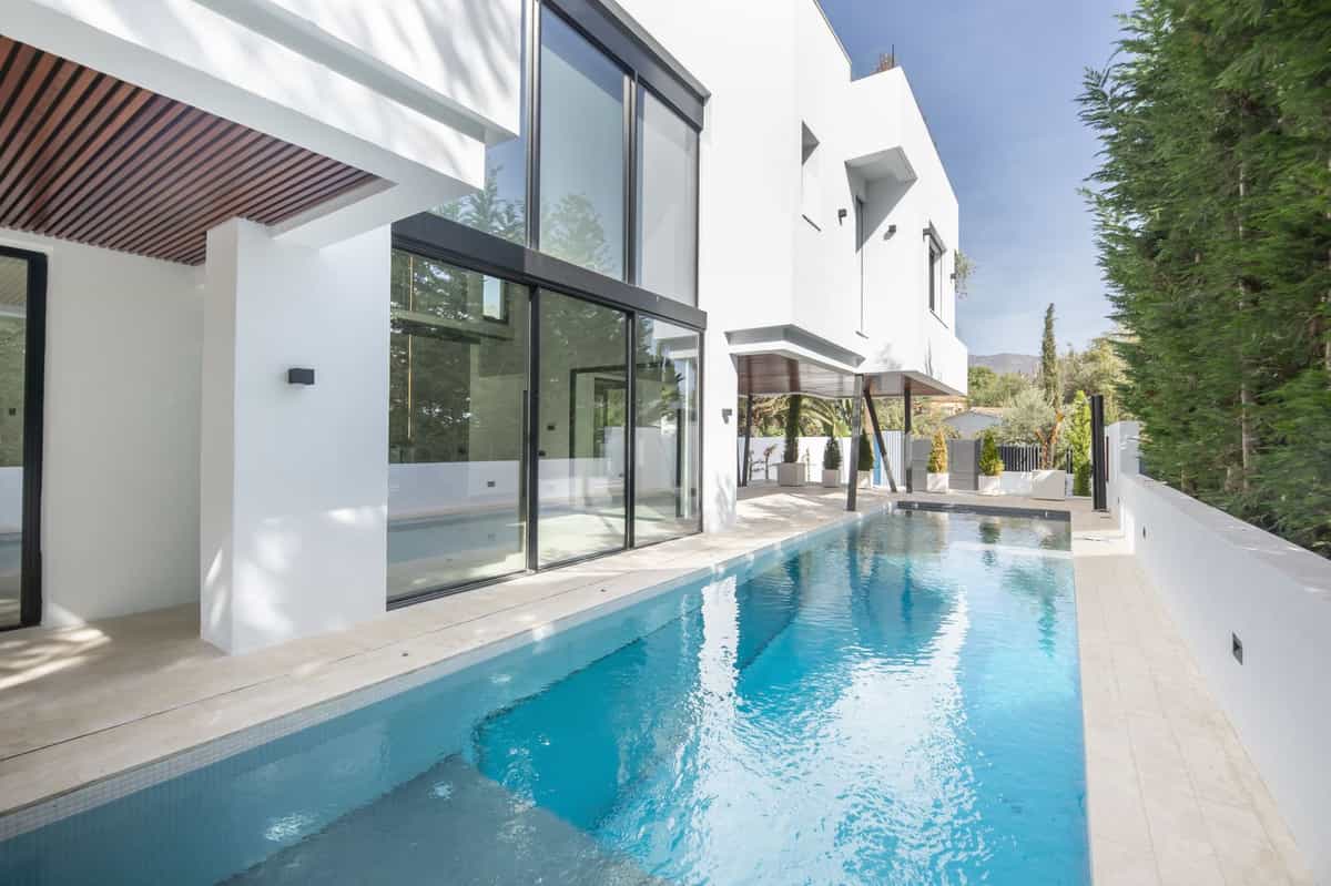 House in Marbella, Andalusia 11407222