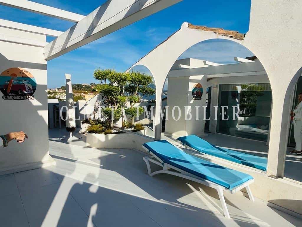Condominium in Saint-Tropez, Provence-Alpes-Cote d'Azur 11409107
