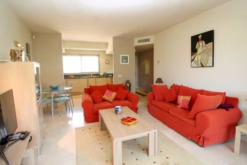 Condominium in Fuengirola, Andalusia 11409916