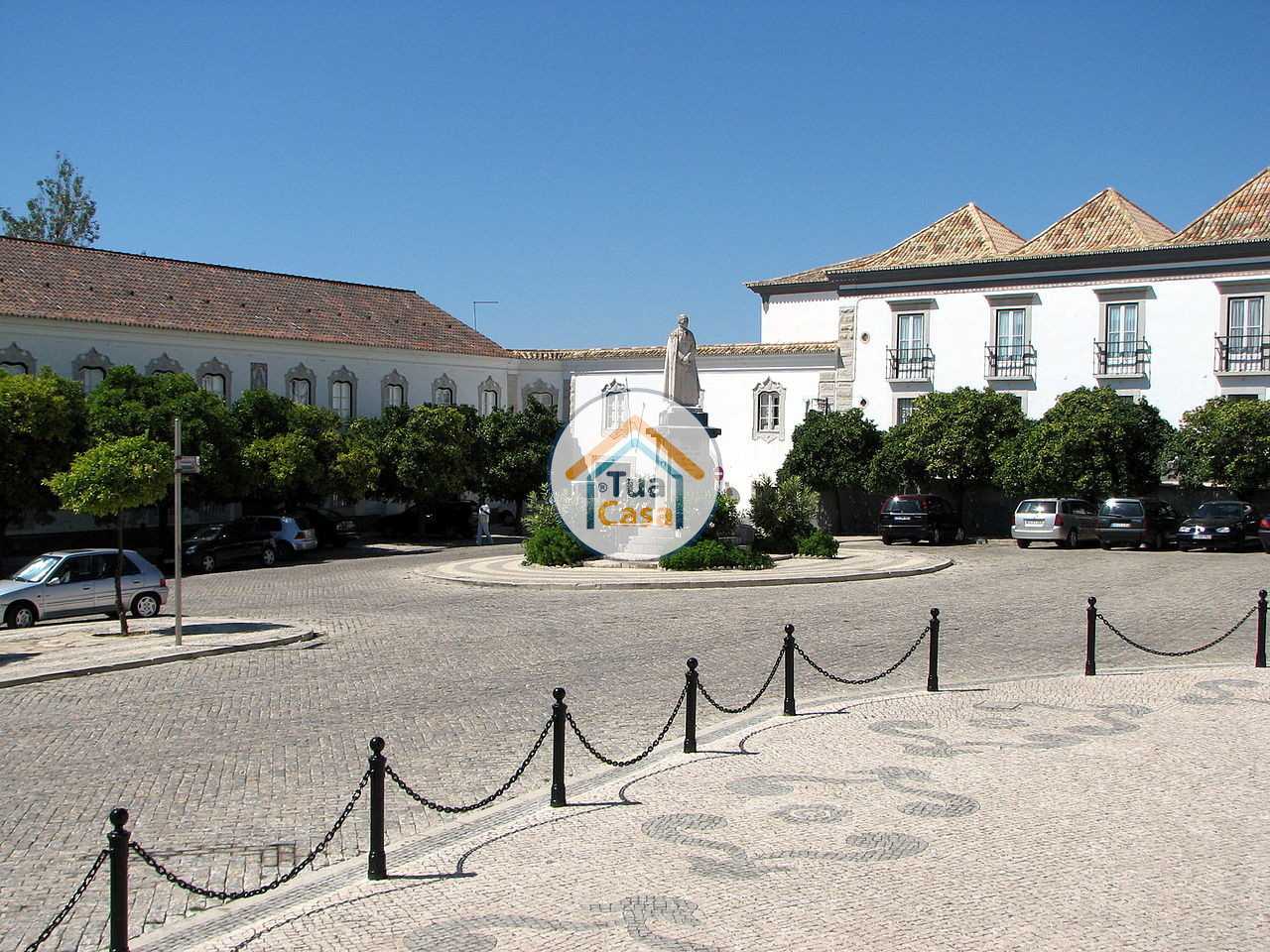 Pengecer di Faro, Faro District 11412374
