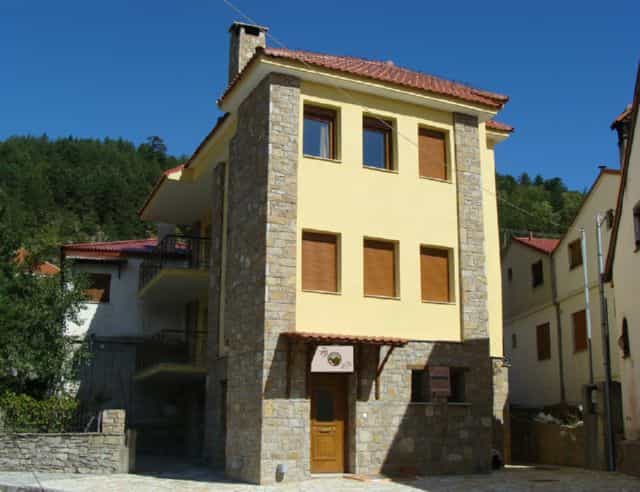 بيع بالتجزئة في Mesolouri, Dytiki Makedonia 11415223