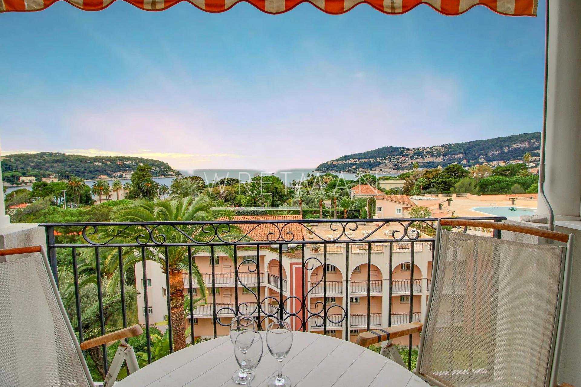 Condominium in Beaulieu-sur-Mer, Provence-Alpes-Cote d'Azur 11437332