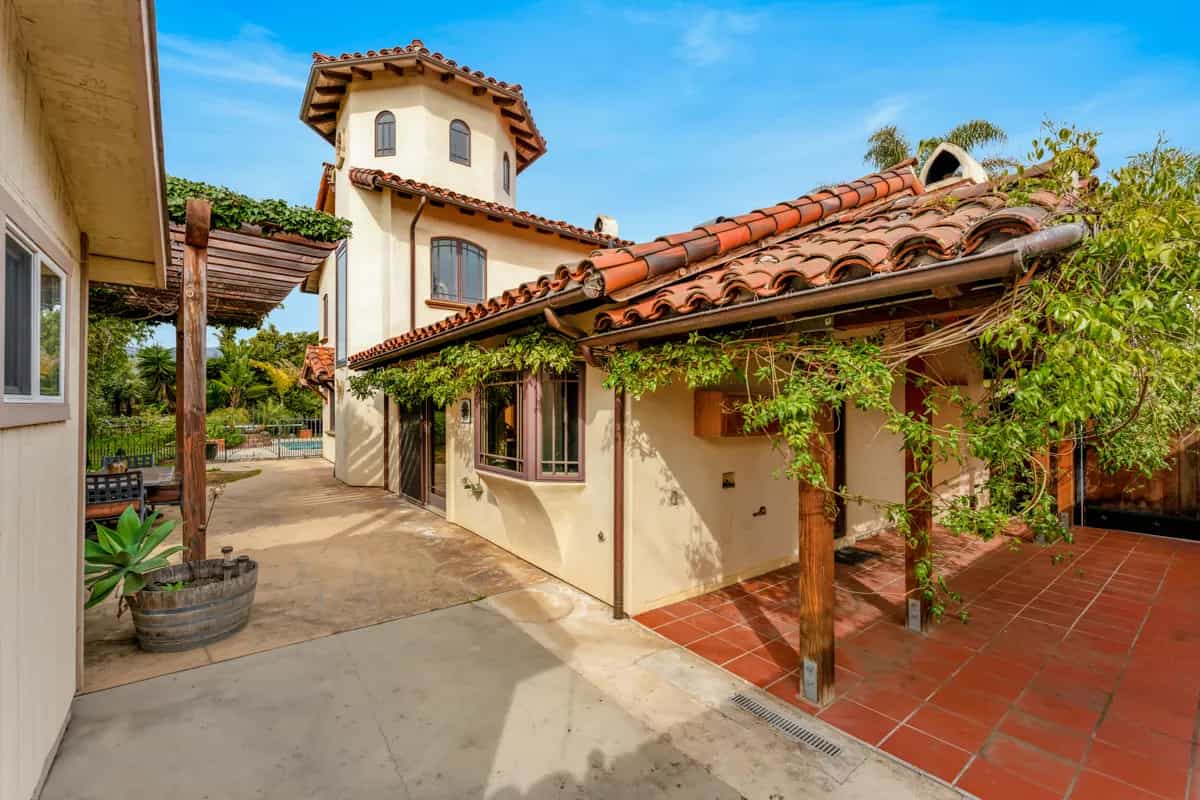 House in Santa Barbara, 365 Greencastle Circle 11437791