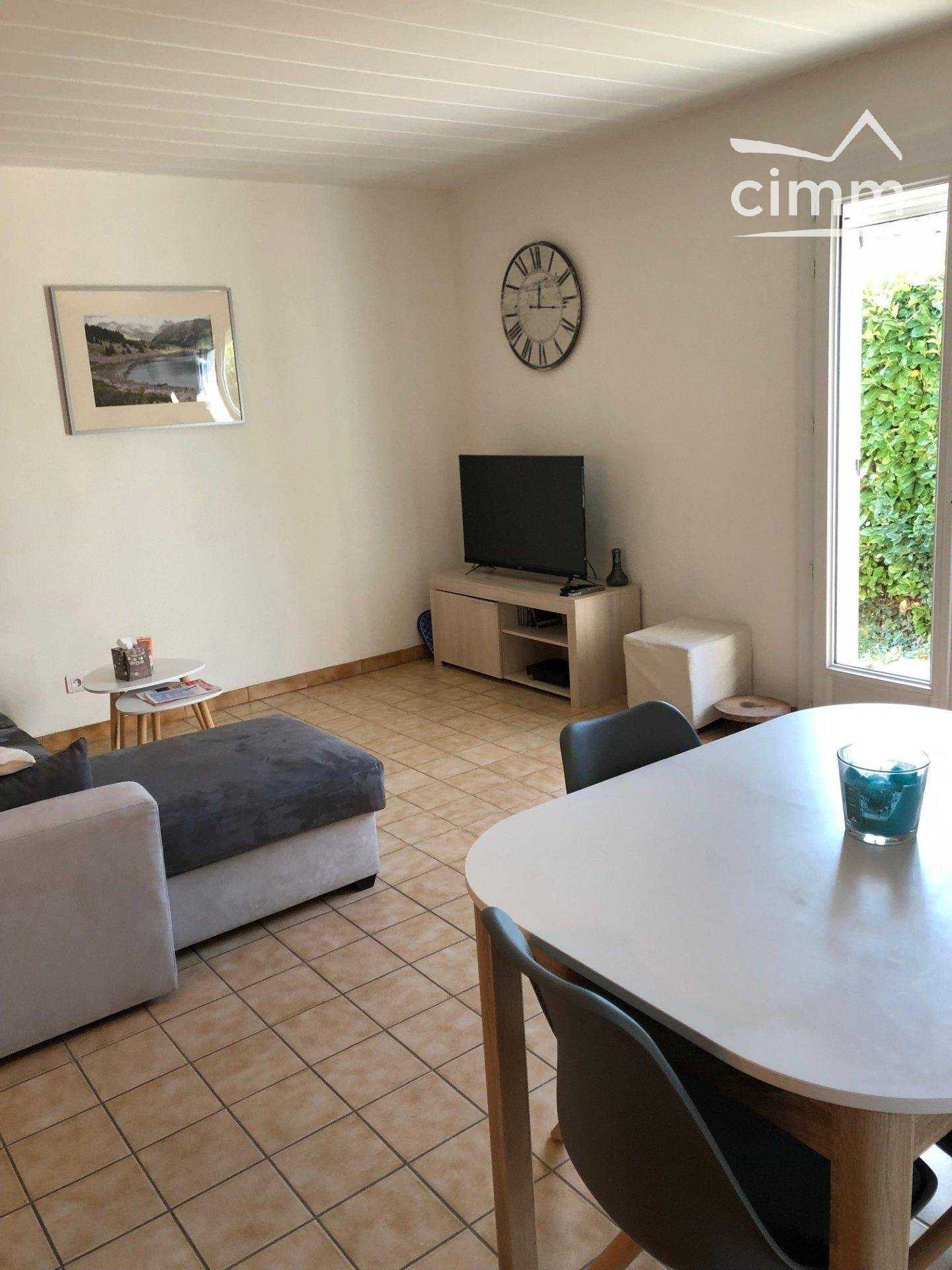 Multiple Houses in Valence, Auvergne-Rhone-Alpes 11444538