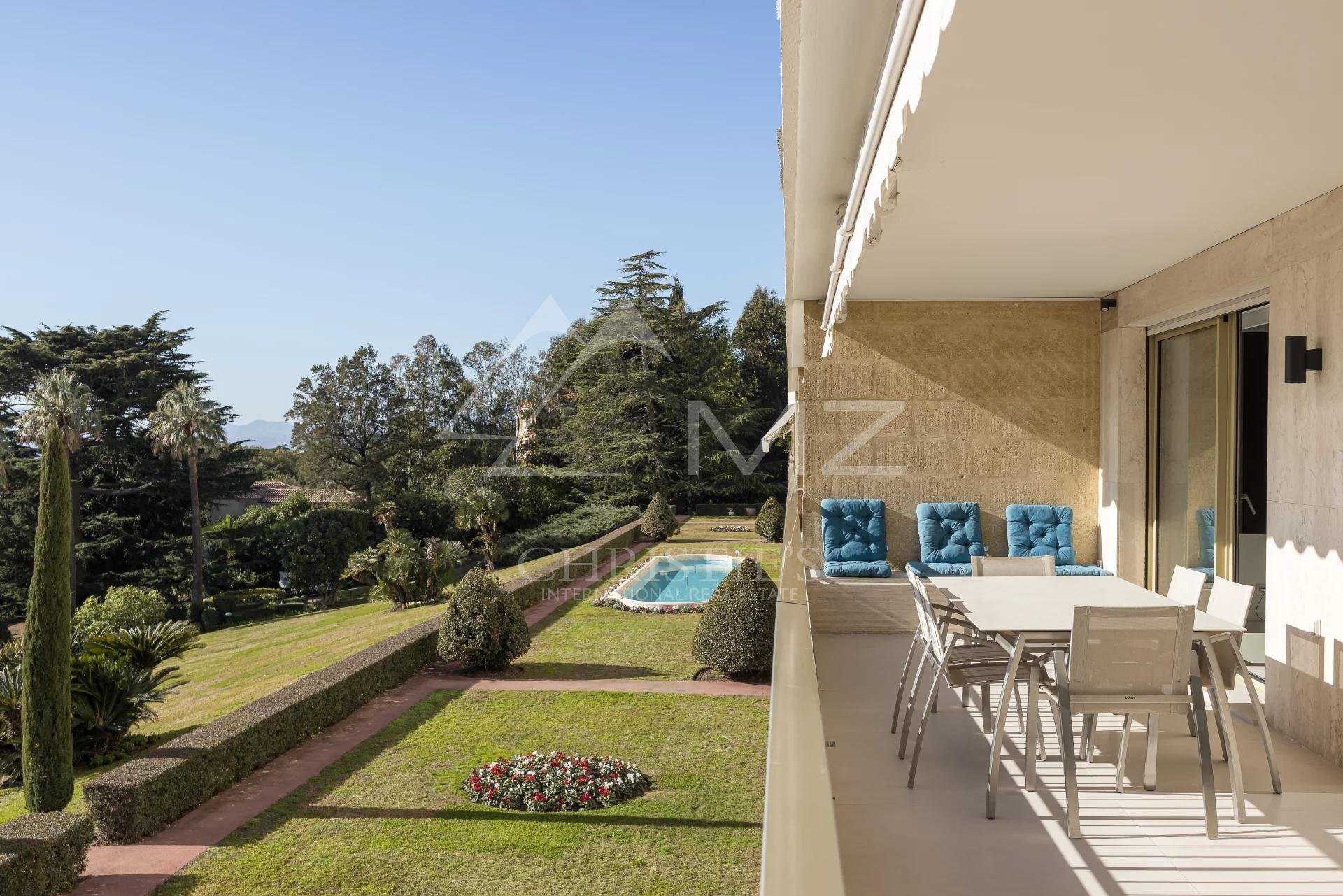 Condominium in Le Suquet, Provence-Alpes-Cote d'Azur 11488709