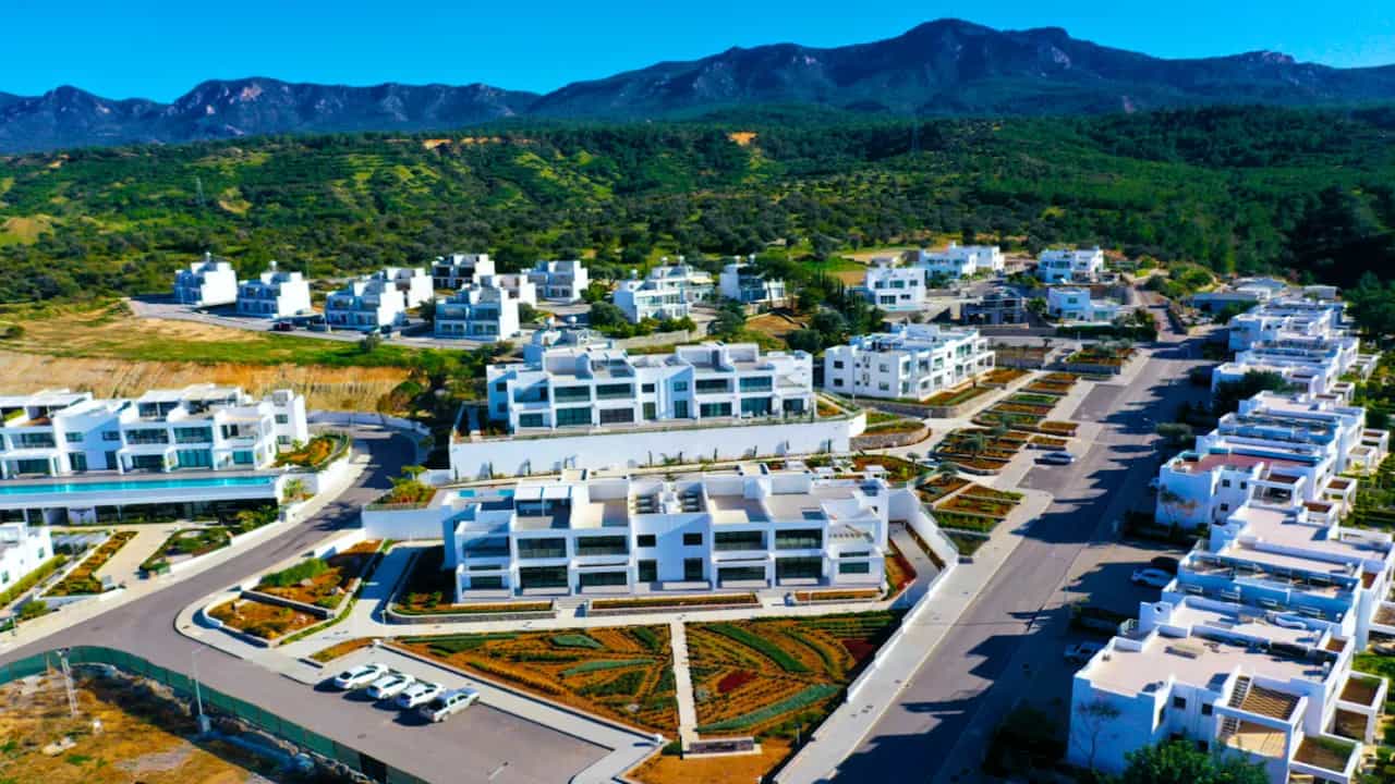 Real Estate in Kyrenia, Keryneia 11489371