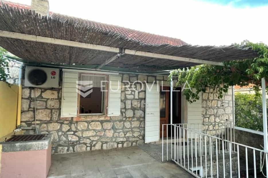 жилой дом в Sutivan, Splitsko-dalmatinska županija 11490425