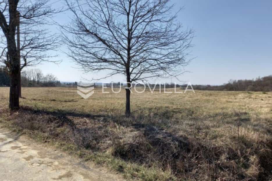 土地 在 Pisarovina, Zagrebacka Zupanija 11490429
