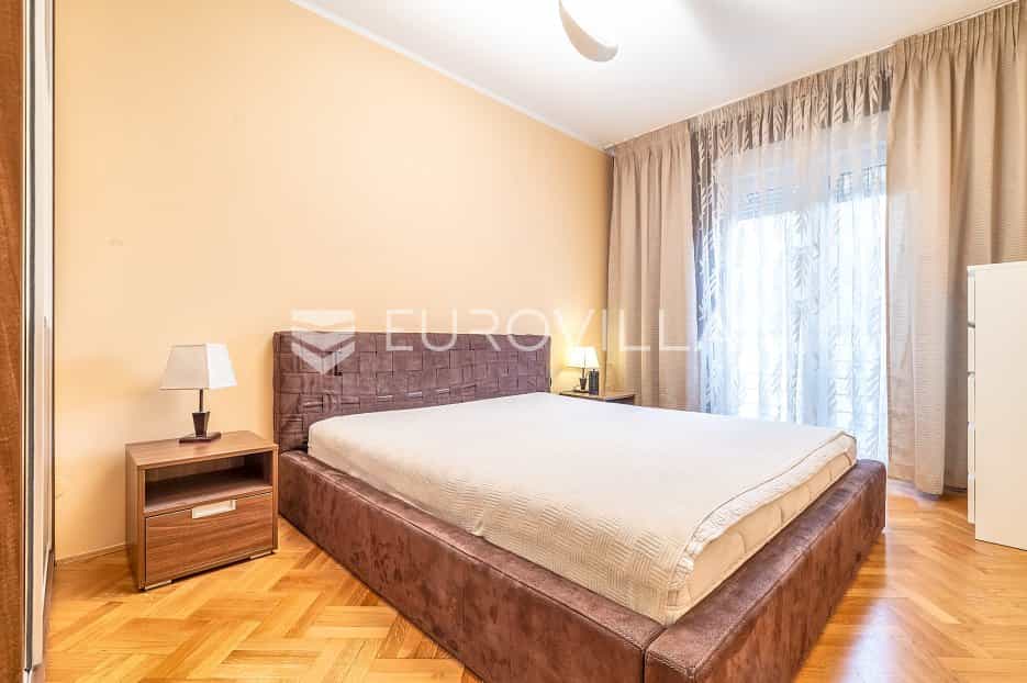Condominium in Zagreb,  11490452