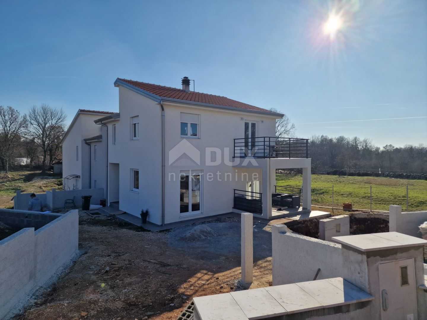 casa en Sveti Lovrec Pazenaticki, Istarska Županija 11490806