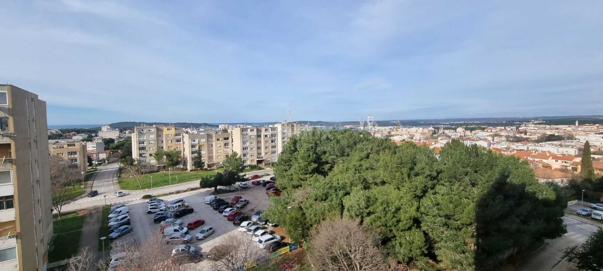 Condominium in Pula, Istarska županija 11490831