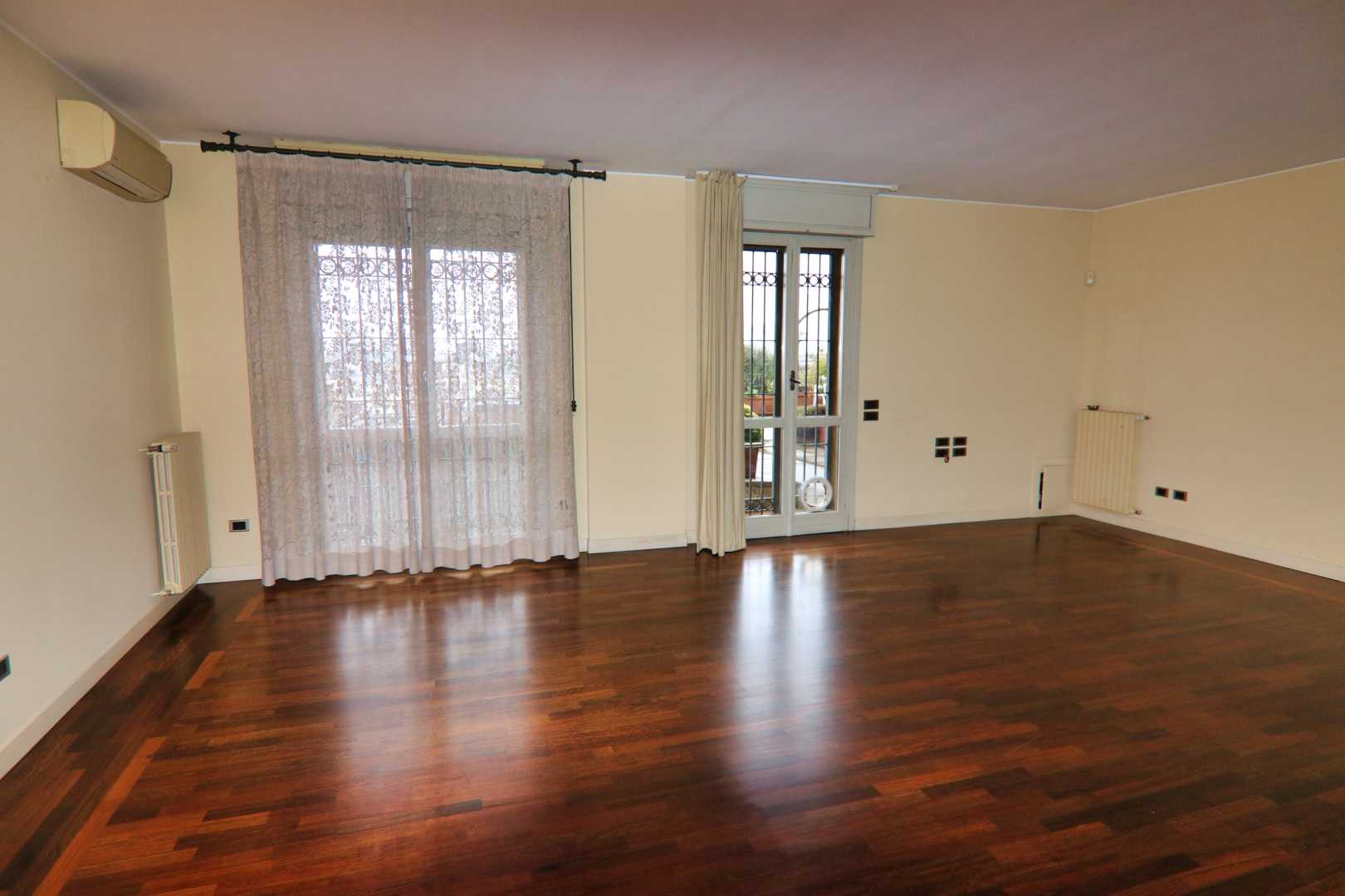 Condominium in Modena, Emilia-Romagna 11490977