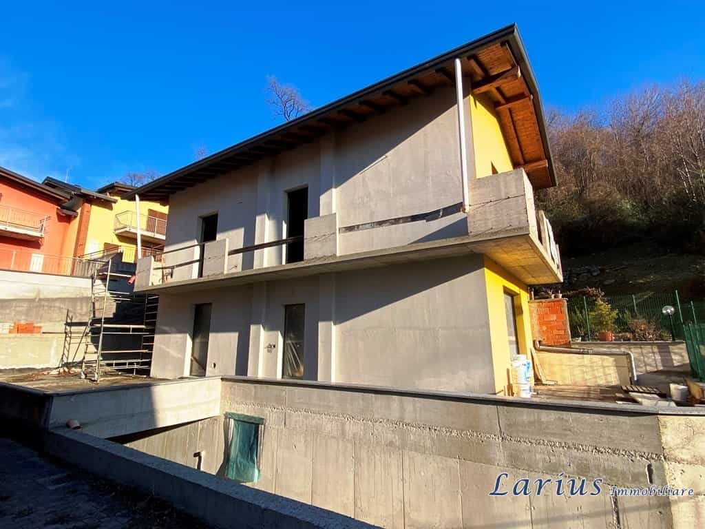 House in , Lombardy 11497133
