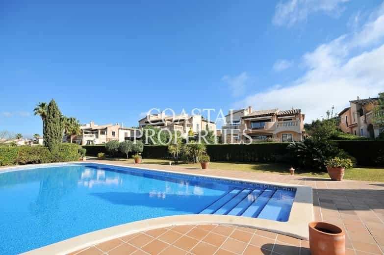 Condominium in Calvia, Balearic Islands 11499277