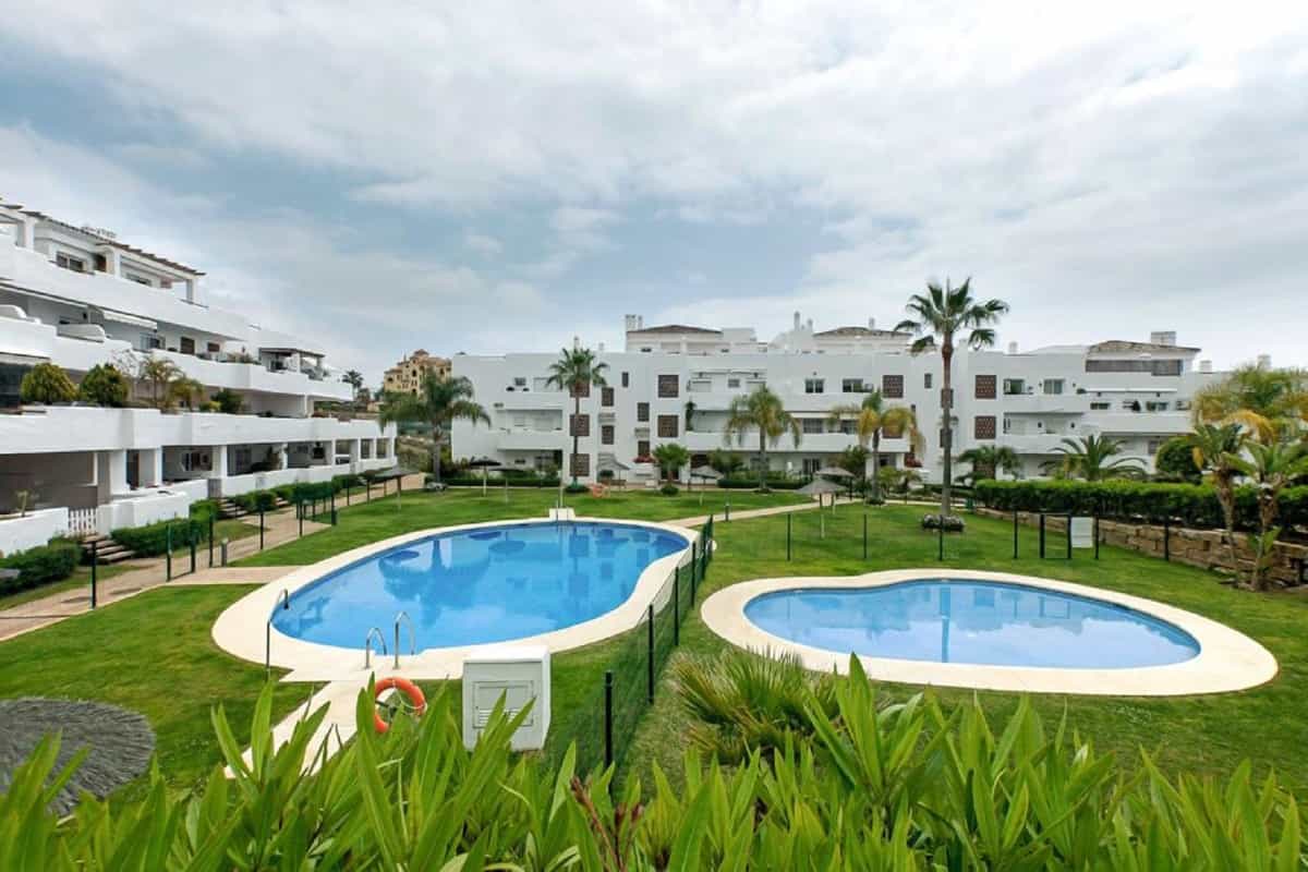Condominium in Estepona, Andalucía 11499797