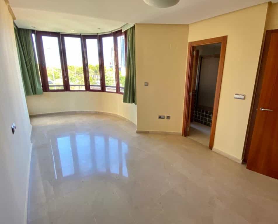 Condominium in Benidorm, Comunidad Valenciana 11501137