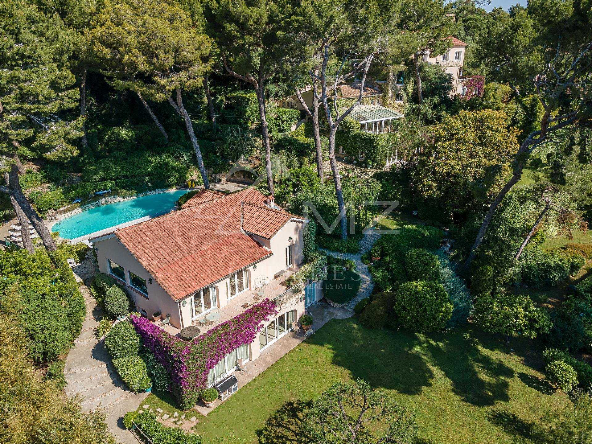 Huis in Juan-les-Pins, Provence-Alpes-Côte d'Azur 11502457