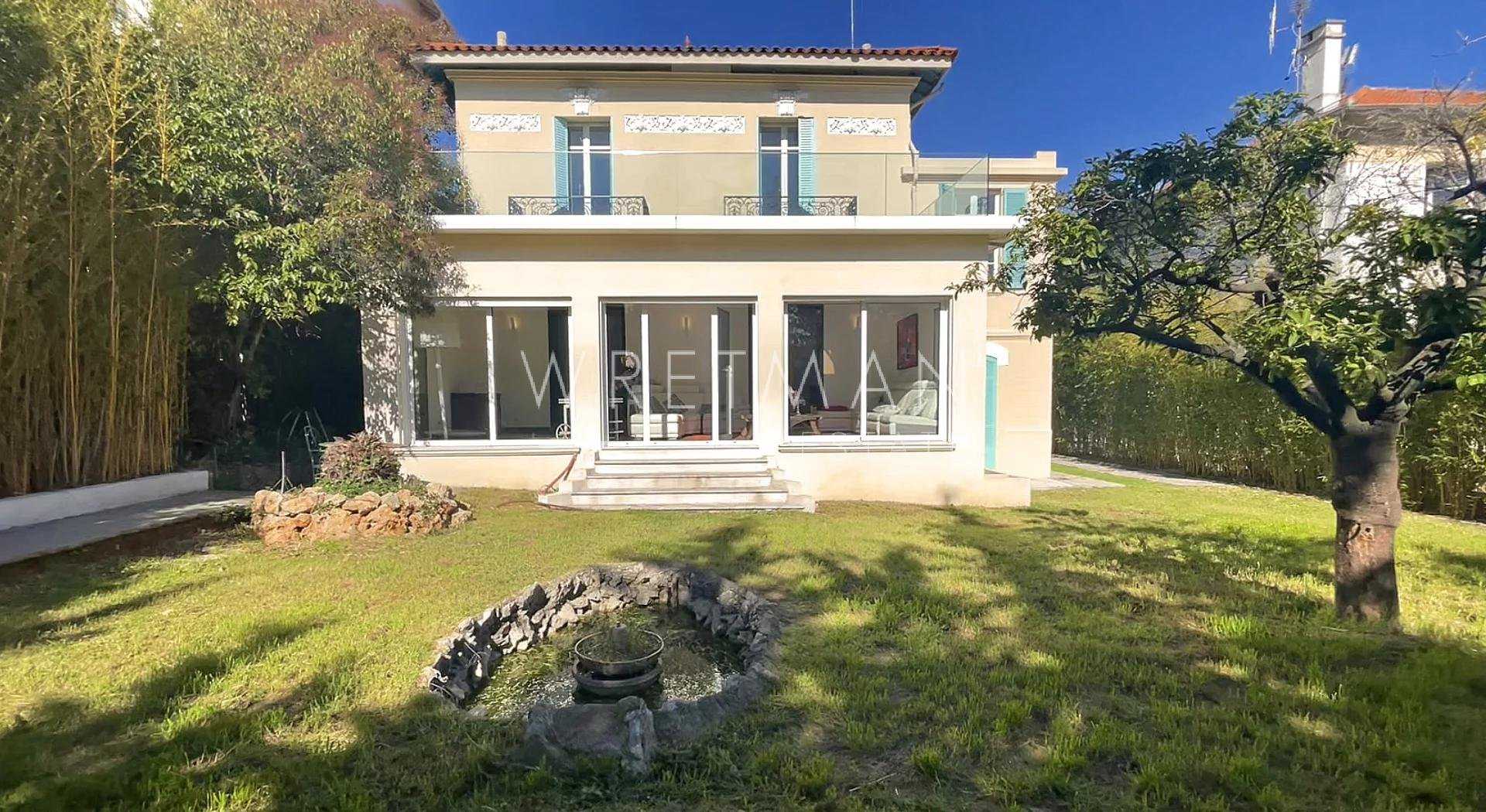 rumah dalam Le Four-a-Chaux, Provence-Alpes-Côte d'Azur 11502465
