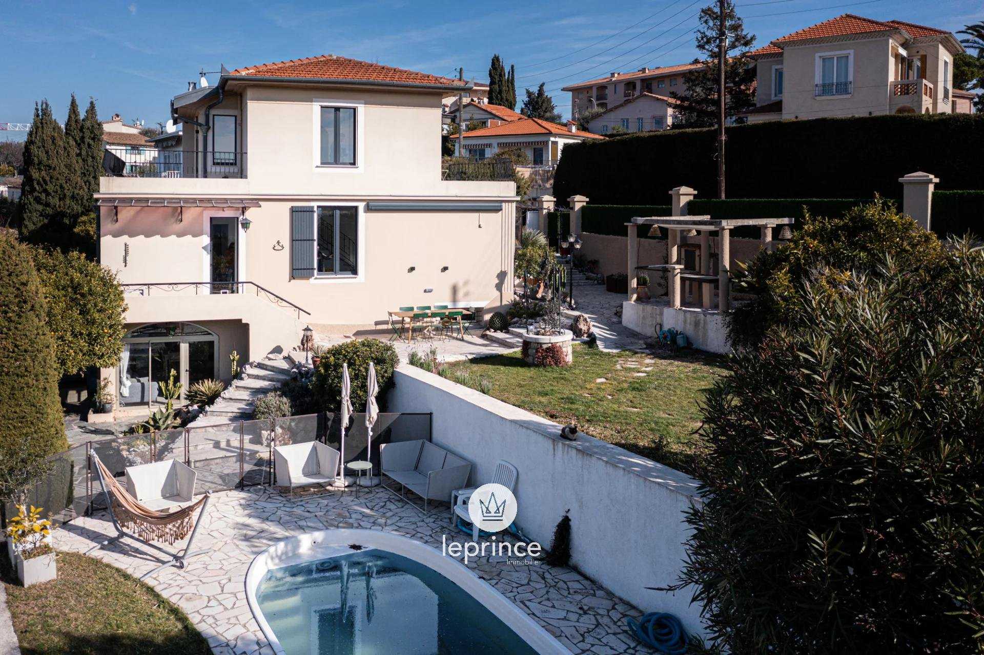 Casa nel Saint-Isidore, Provence-Alpes-Cote d'Azur 11502467