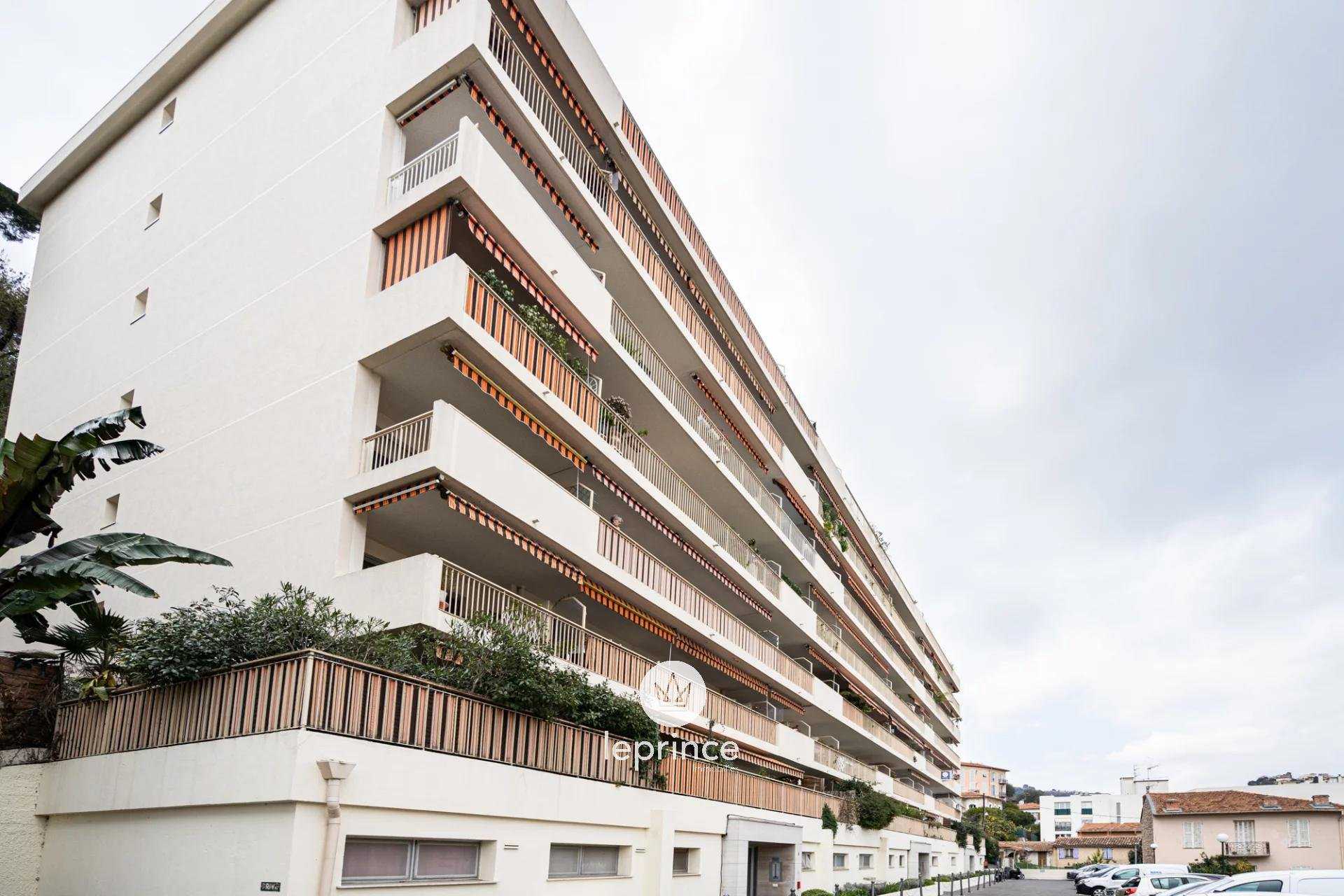 Condominium in Le Ray, Provence-Alpes-Cote d'Azur 11502472