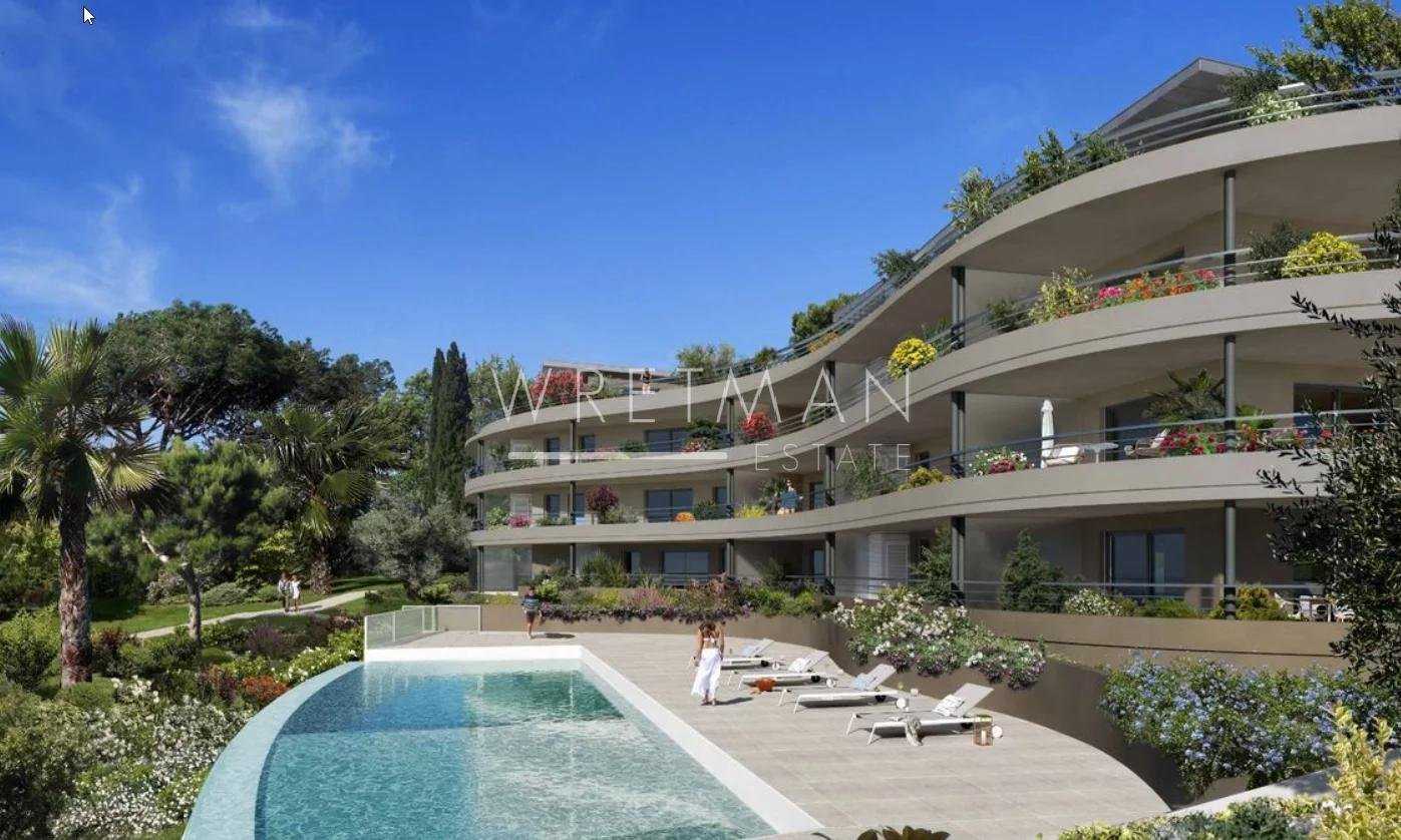 Condominium dans Saint-Isidore, Provence-Alpes-Côte d'Azur 11502482