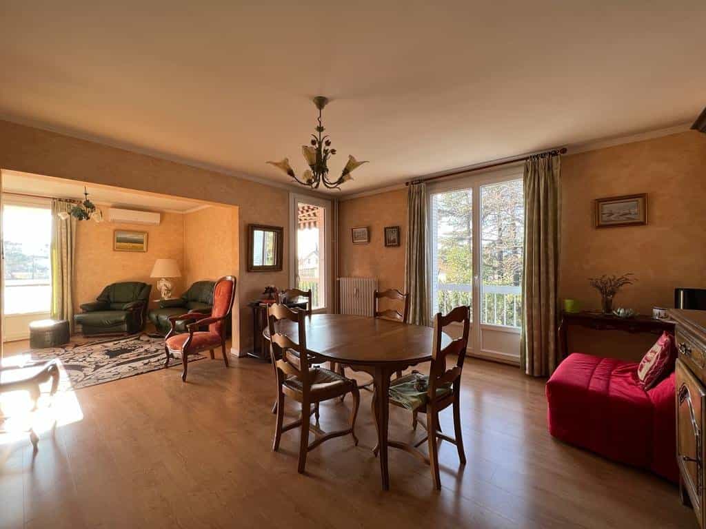 Condominium in Montelimar, Auvergne-Rhone-Alpes 11502530