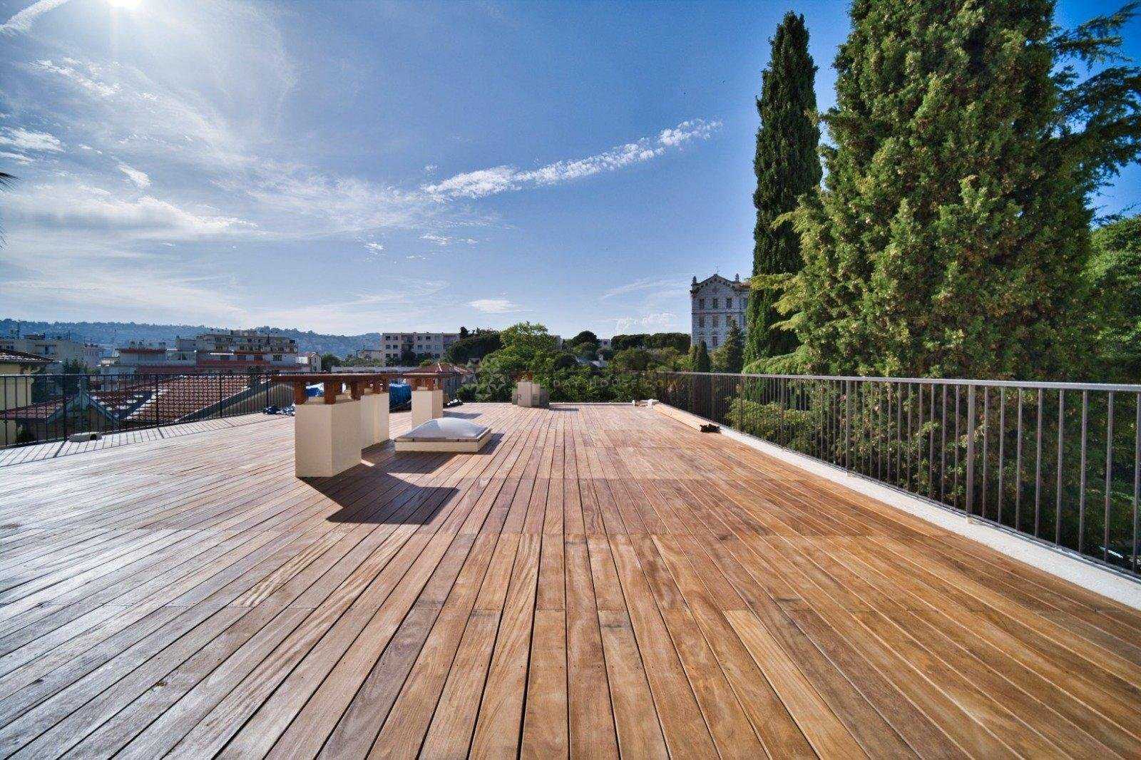 Condominium in Le Ray, Provence-Alpes-Cote d'Azur 11502636