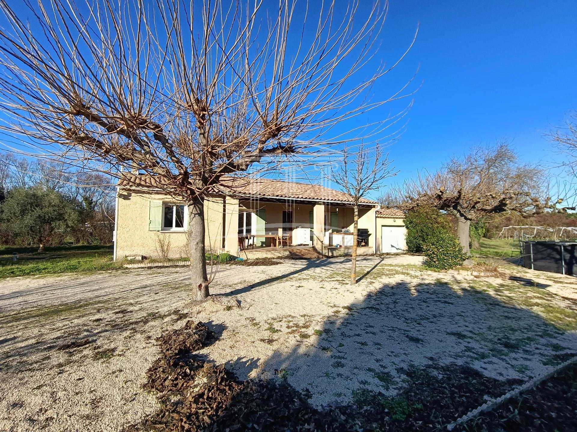 σπίτι σε Entraigues-sur-la-Sorgue, Provence-Alpes-Cote d'Azur 11502646