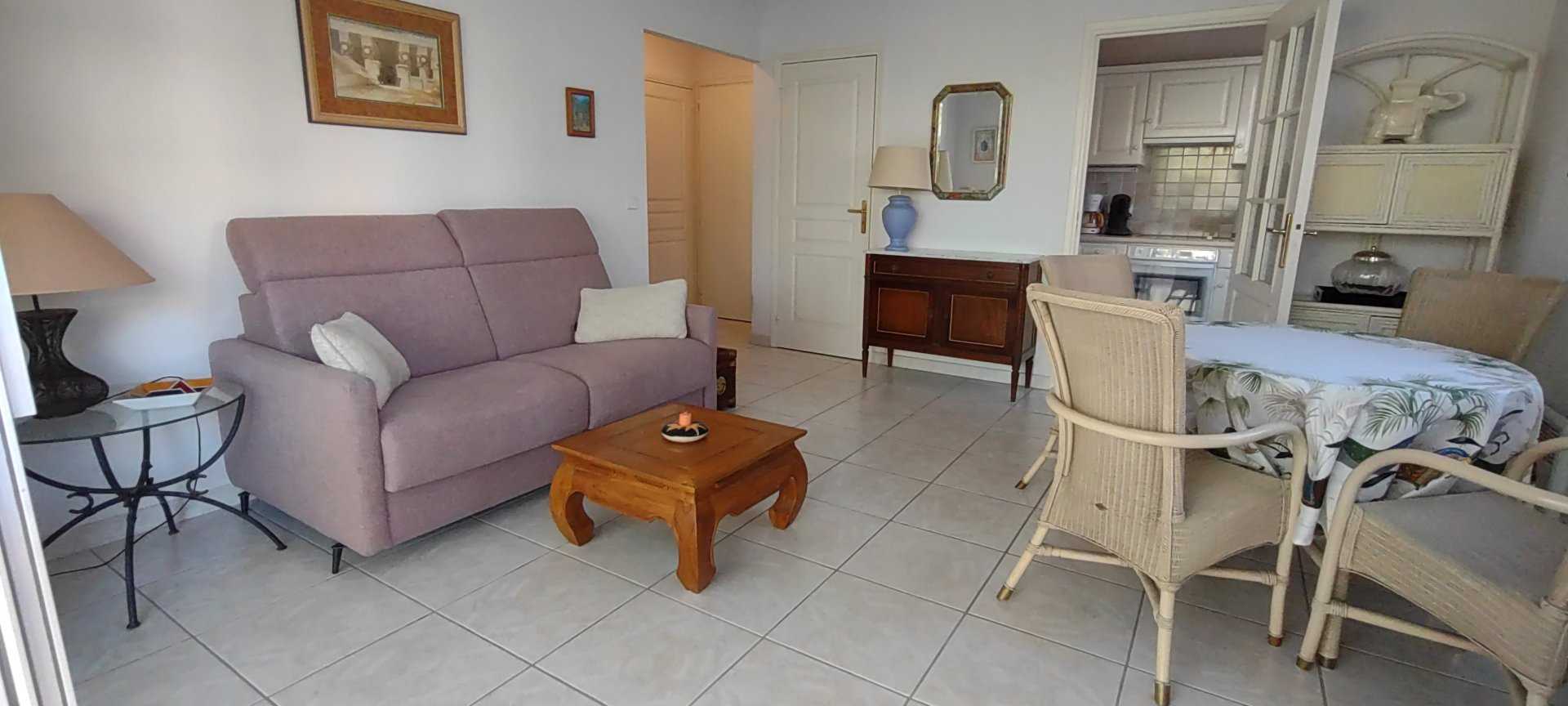 Condominium in Port Santa-Lucia, Provence-Alpes-Cote d'Azur 11502777